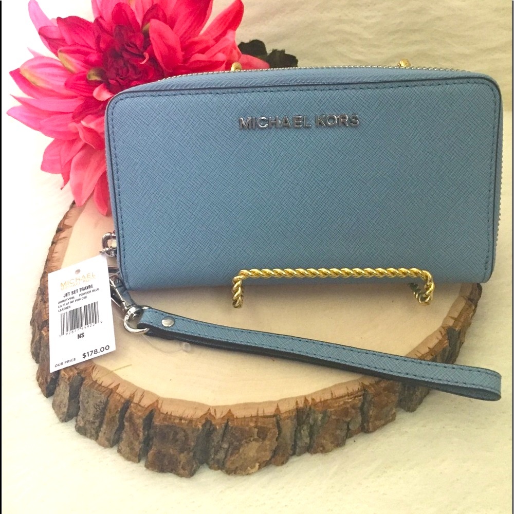 MICHAEL KORS WALLET WRISTLET - Picture 7 of 7